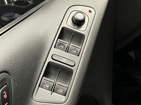 Used 2018 Volkswagen Tiguan Limited w/ Premium Package FWD image 14