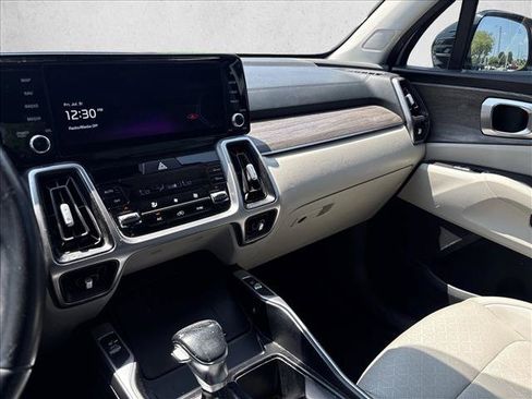 Used 2022 Kia Sorento EX w/ Panoramic Sunroof Package FWD image 16