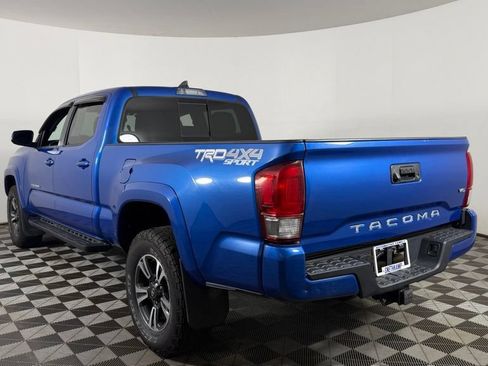 Used 2017 Toyota Tacoma TRD Sport AWD/4WD image 5