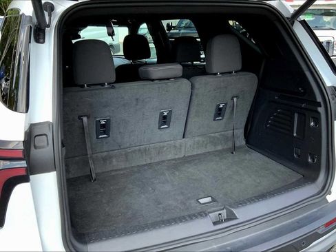 Used 2024 Chevrolet Traverse LT image 61