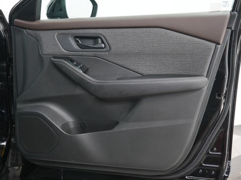 Used 2022 Nissan Rogue S AWD/4WD image 12