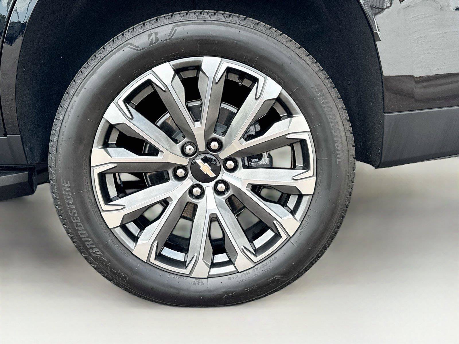 Used 2025 Chevrolet Tahoe High Country AWD/4WD image 39