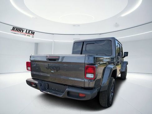 New 2025 Jeep Gladiator Sport image 3