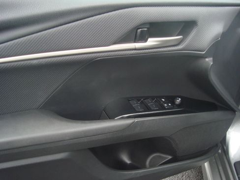 Used 2025 Toyota Camry SE image 9