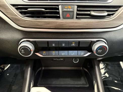 Used 2024 Nissan Altima 2.5 SV FWD image 32