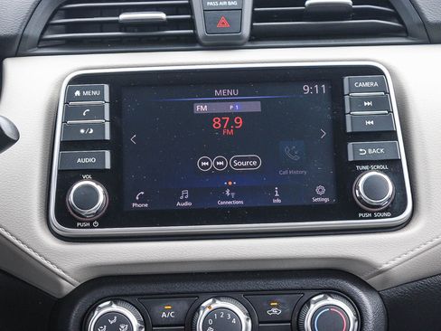 Used 2021 Nissan Versa SV FWD image 15