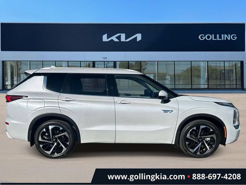 Used 2023 Mitsubishi Outlander SEL AWD/4WD image 2