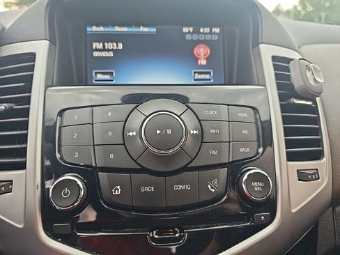 Used 2015 Chevrolet Cruze LT FWD image 16