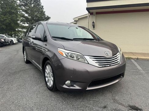Used 2017 Toyota Sienna Limited AWD/4WD image 3