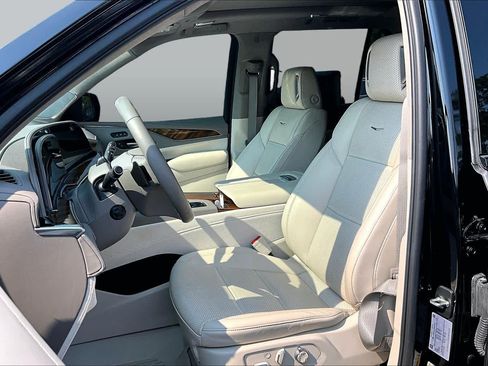 Used 2024 Cadillac Escalade Sport Platinum w/ LPO, ONYX Package AWD/4WD image 8
