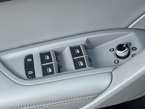 Used 2022 Audi Q5 e Prestige w/ Prestige Package image 13