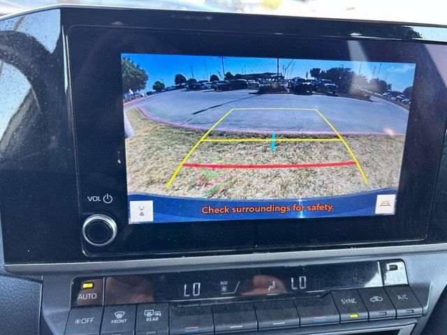 Used 2025 Toyota Camry SE FWD image 13