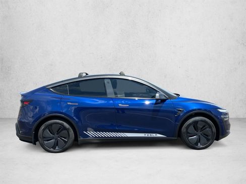 Used 2026 Tesla Model Y 2WD image 4