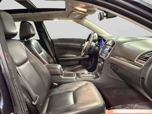 Used 2018 Chrysler 300 Touring L AWD/4WD image 22