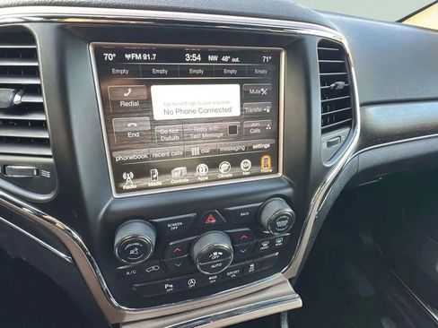 Used 2017 Jeep Grand Cherokee Limited image 24