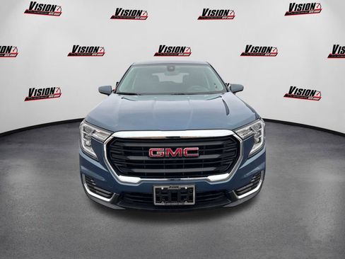 Used 2024 GMC Terrain SLE image 2