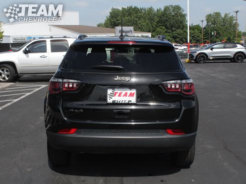 Used 2025 Jeep Compass Latitude w/ Convenience Group AWD/4WD image 5