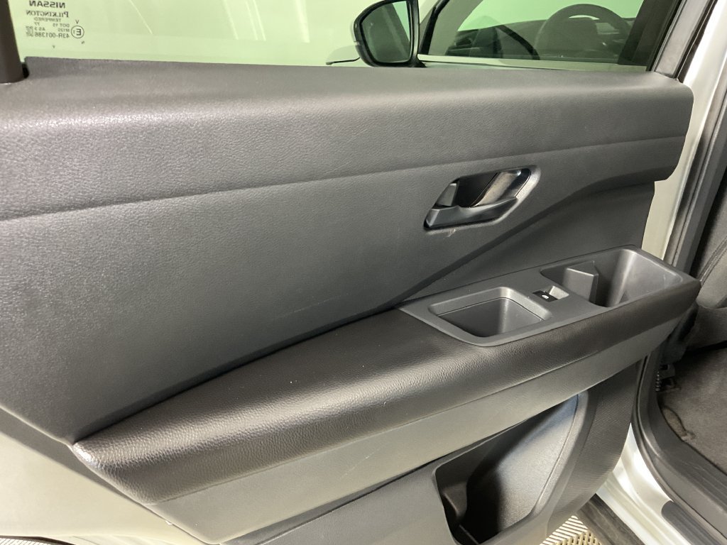 Used 2025 Nissan Pathfinder SV AWD/4WD image 18