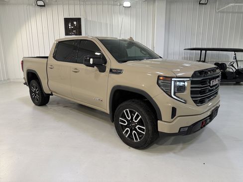 Used 2022 GMC Sierra 1500 AT4 w/ AT4 Premium Package AWD/4WD image 7