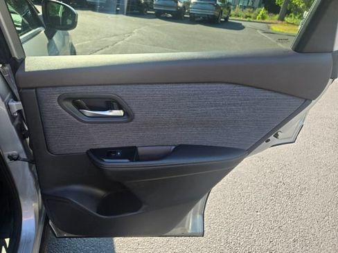 Used 2023 Nissan Rogue SV AWD/4WD image 12