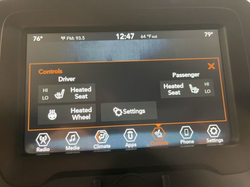 Used 2019 Jeep Renegade Latitude w/ Cold Weather Group image 22