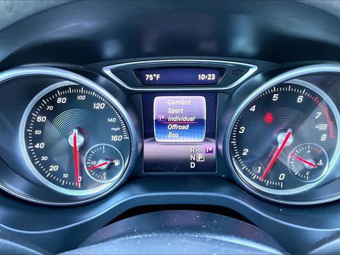 Used 2018 Mercedes-Benz GLA 250 4MATIC image 36