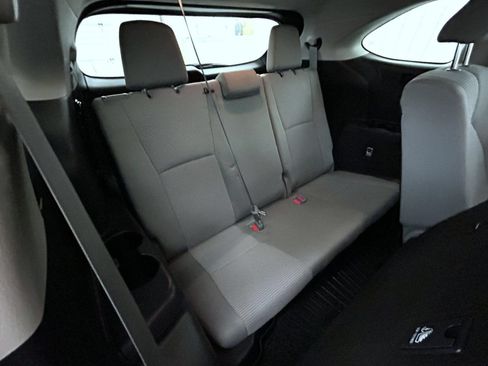 Used 2022 Toyota Highlander L FWD image 19