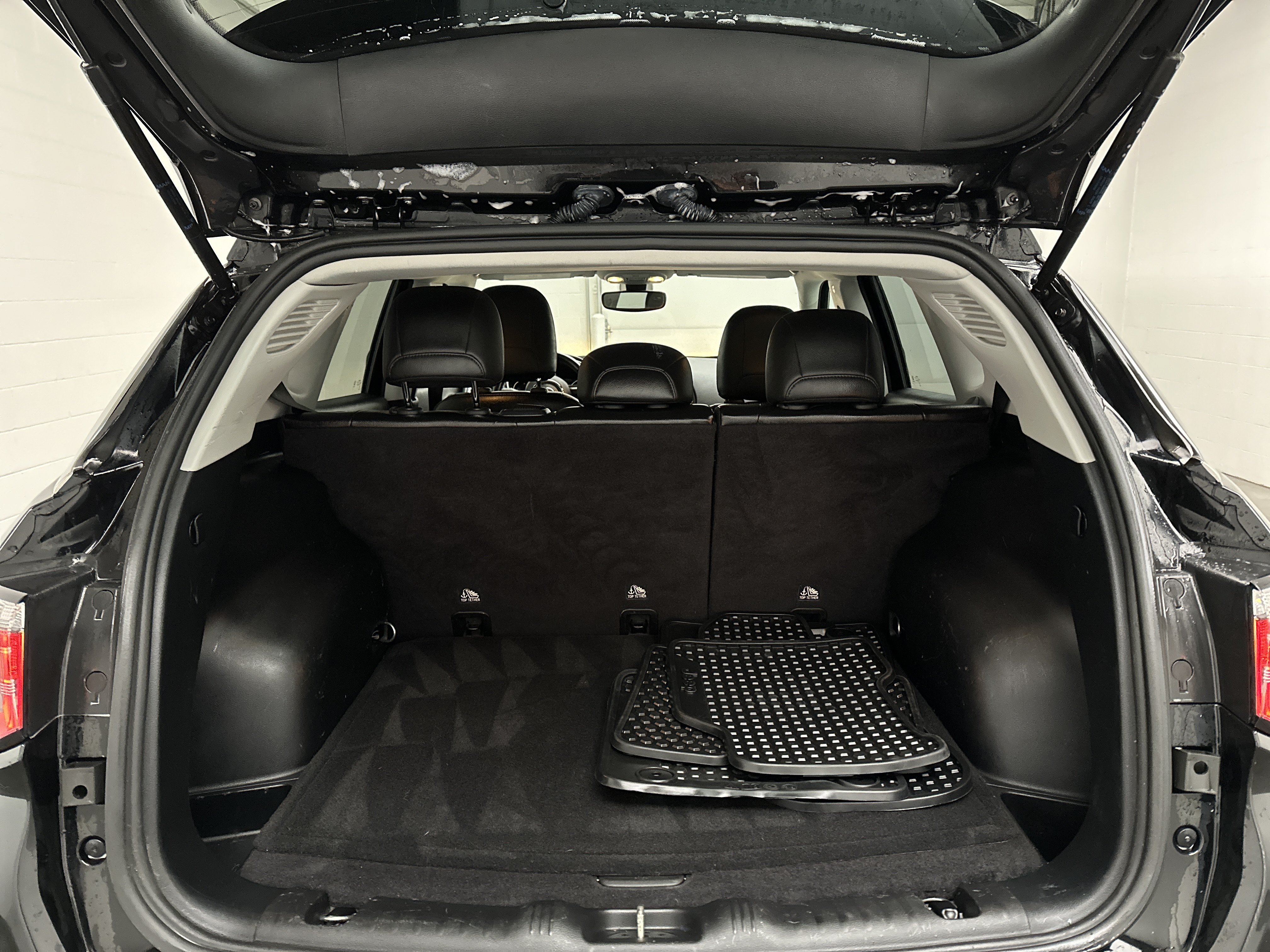 Used 2020 Jeep Compass Latitude w/ Cold Weather Group AWD/4WD image 13