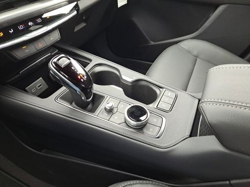 Used 2025 Cadillac XT4 Premium Luxury image 29