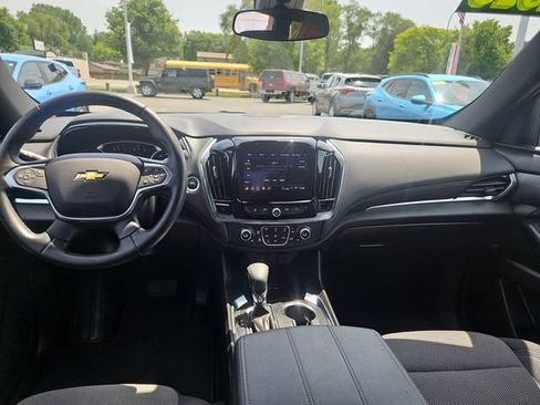 Used 2023 Chevrolet Traverse LT FWD image 13
