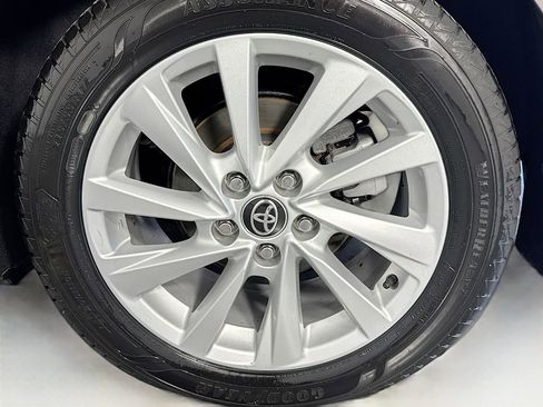 Used 2021 Toyota Camry LE image 23