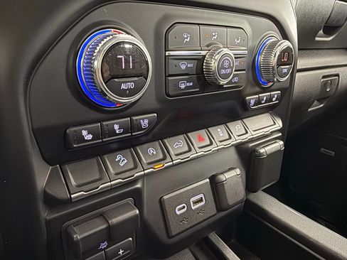 Used 2019 GMC Sierra 1500 AT4 w/ AT4 Preferred Package AWD/4WD image 34
