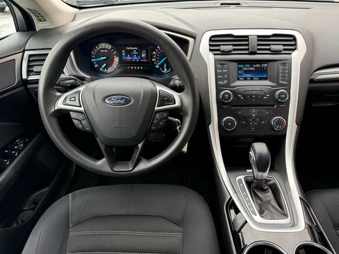 Used 2013 Ford Fusion SE image 2