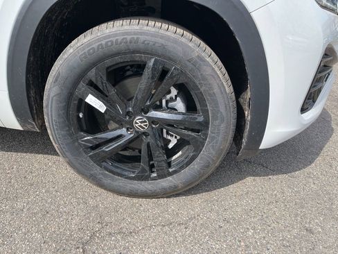New 2026 Volkswagen Atlas Cross Sport SEL R-Line AWD/4WD image 4