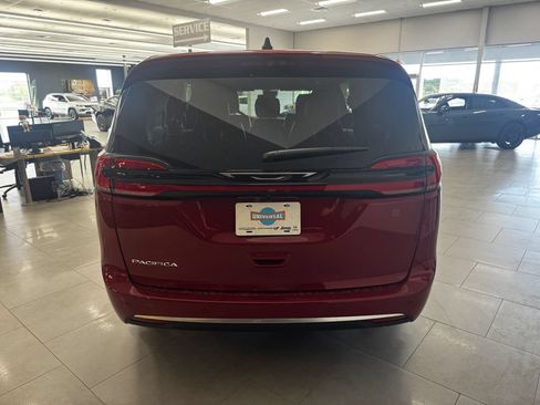 New 2027 Chrysler Pacifica Select w/ Family Tech Group FWD image 23
