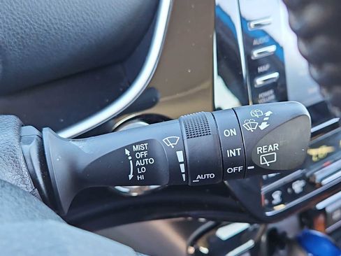 Used 2022 Toyota Prius XLE image 26