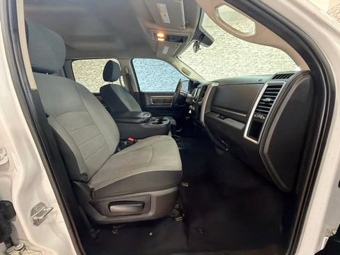 Used 2022 RAM 1500 Classic SLT AWD/4WD image 11