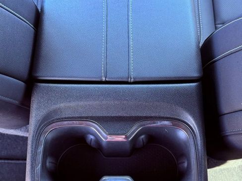 Used 2025 Chevrolet Traverse LT image 24