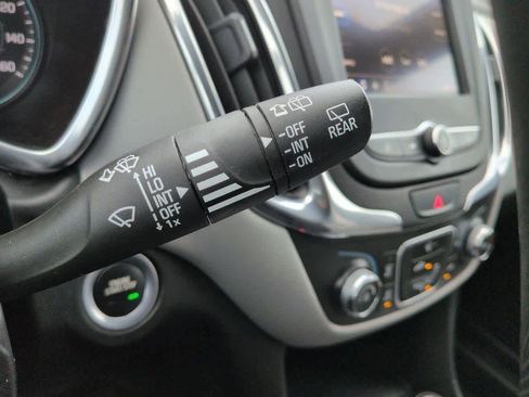 Used 2020 Chevrolet Equinox LT image 25
