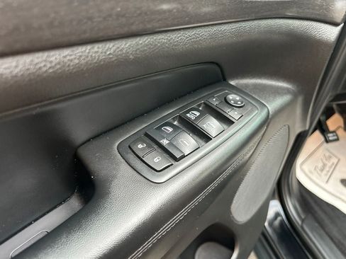 Used 2017 Jeep Grand Cherokee Laredo w/ Quick Order Package 23E AWD/4WD image 10