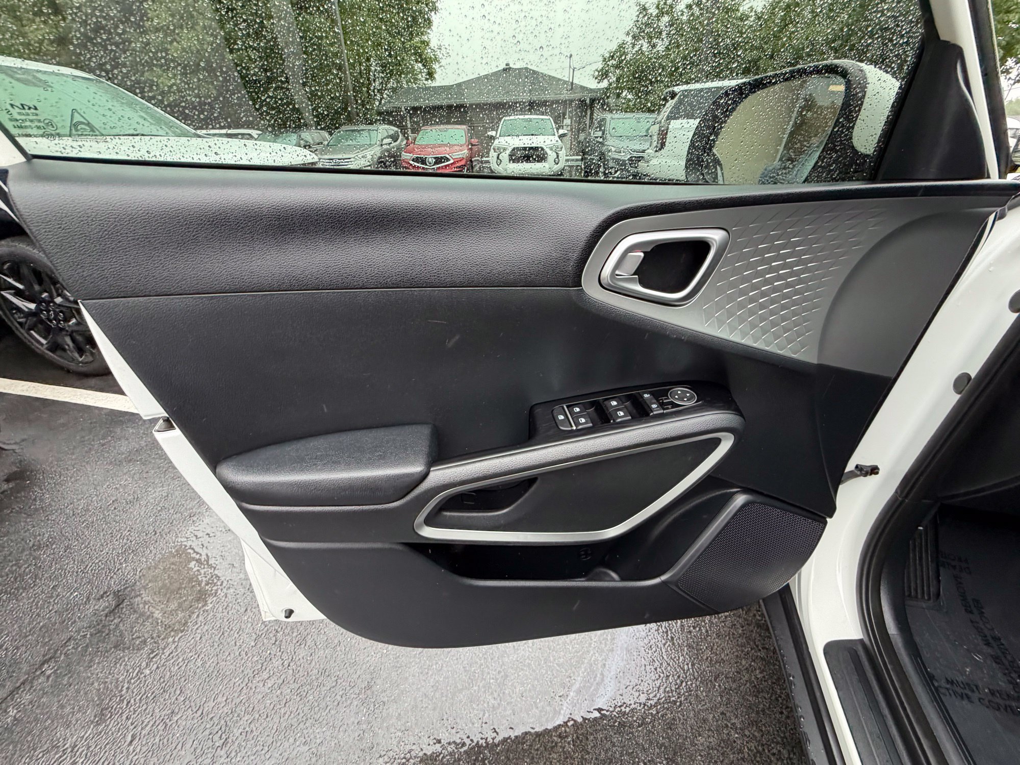 Used 2023 Kia Soul LX FWD image 16