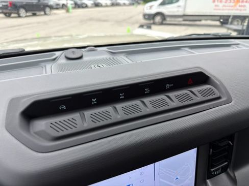 Used 2025 Ford Bronco Badlands AWD/4WD image 32