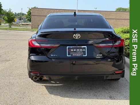 Used 2025 Toyota Camry XSE FWD image 4