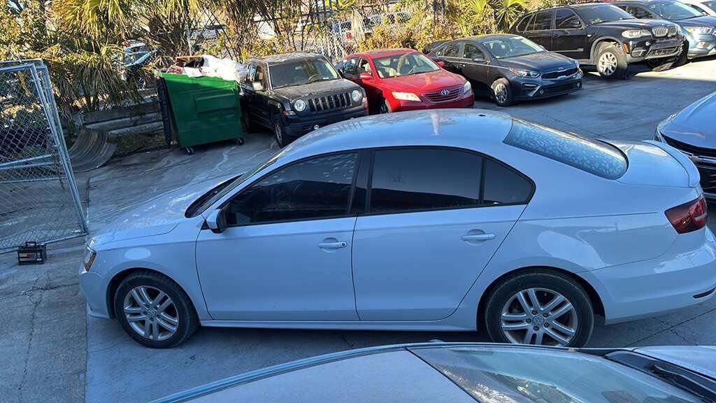 Used 2018 Volkswagen Jetta S FWD image 2