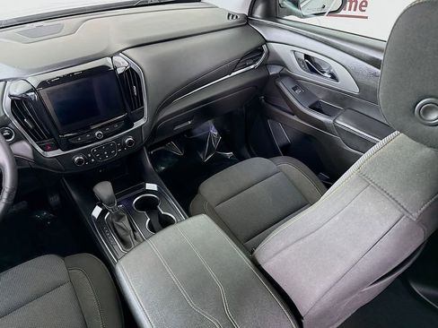Used 2021 Chevrolet Traverse LT image 25