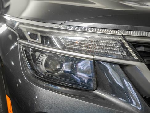 Used 2021 Kia Seltos EX image 11