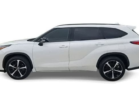 Used 2021 Toyota Highlander XSE FWD image 5