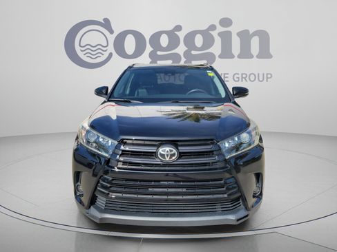 Used 2019 Toyota Highlander SE FWD image 5