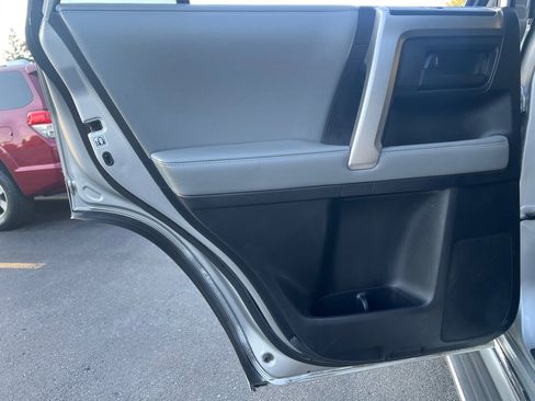 Used 2013 Toyota 4Runner SR5 w/ Convenience Pkg image 11