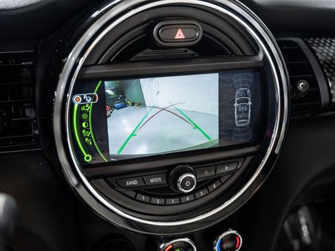 Used 2018 MINI Cooper S image 19